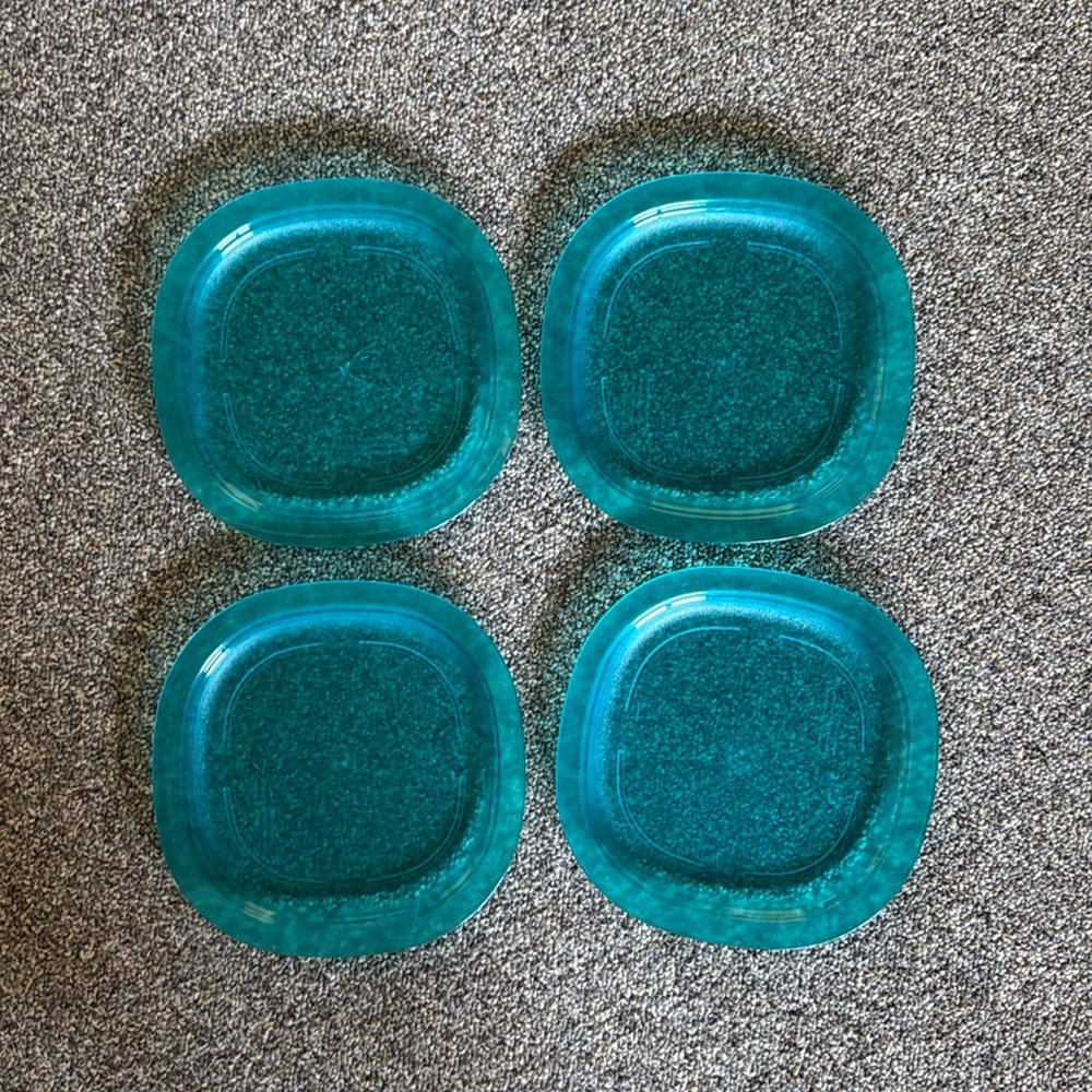 Tupperware Reheatable Plates - 9½"